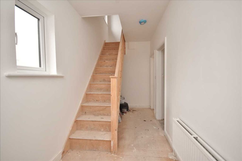 Property photo 2 of 8 Hall