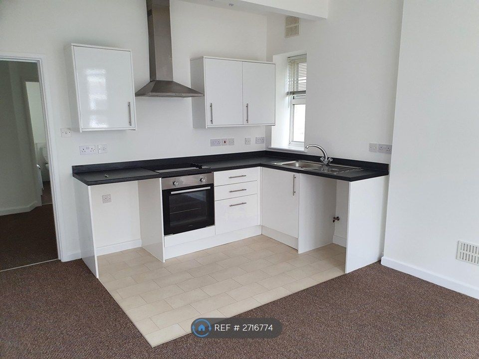 Property photo 3 of 10 Modern And Bright