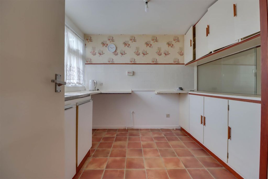 Property photo 3 of 17 22 Rettendon Gardens-6.Jpg