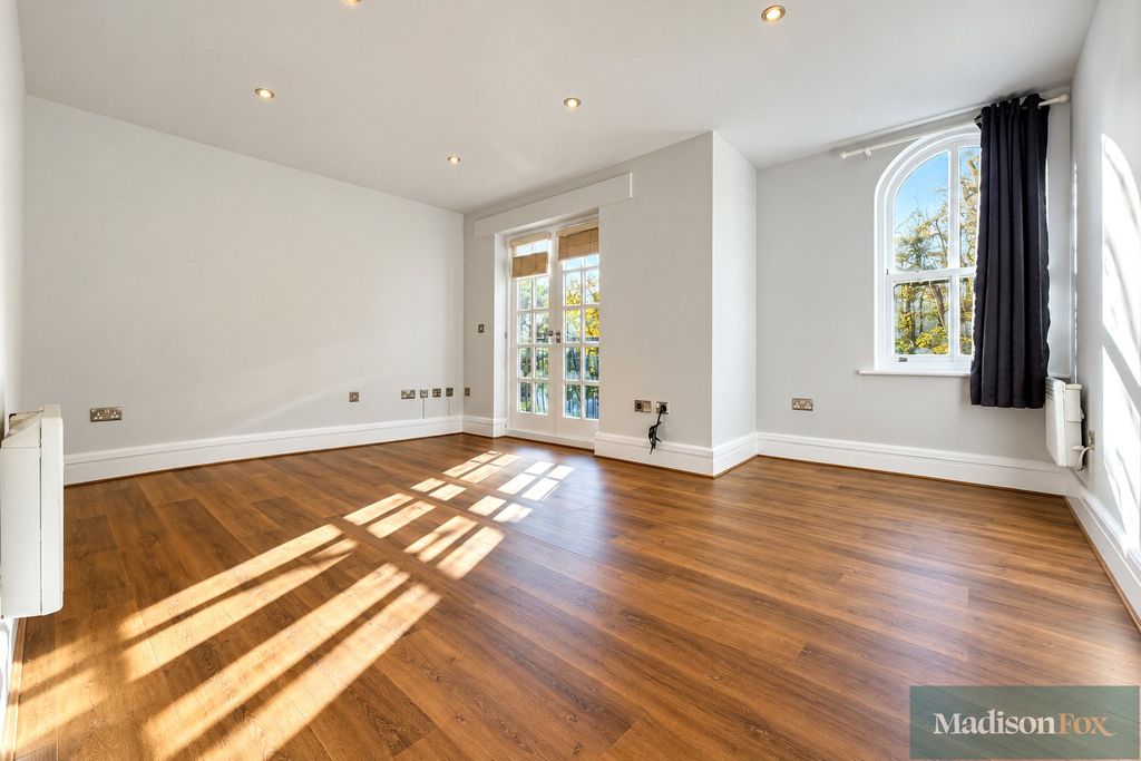 Property photo 3 of 13 Picture No. 02