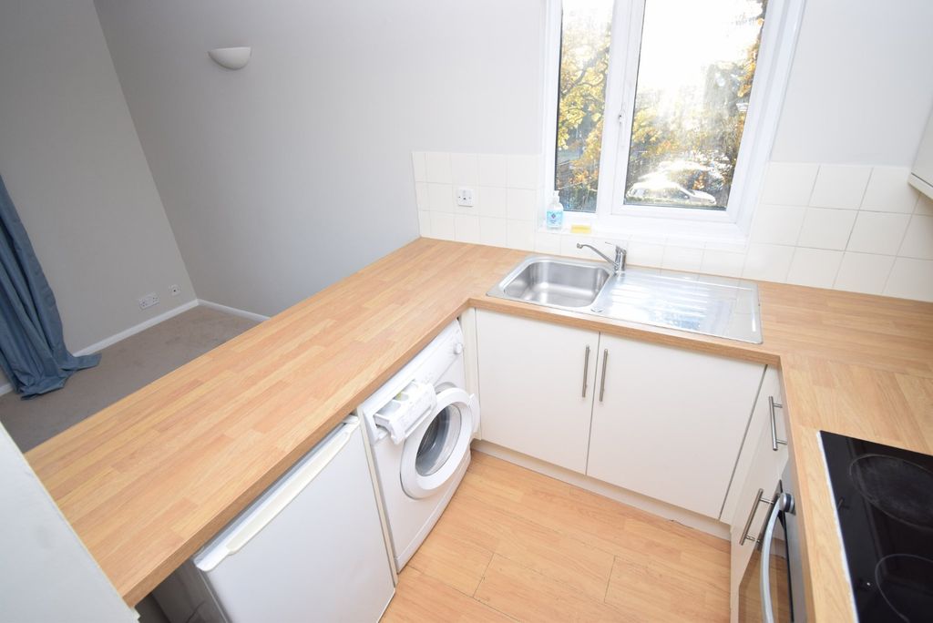Property photo 3 of 6 Kitchen