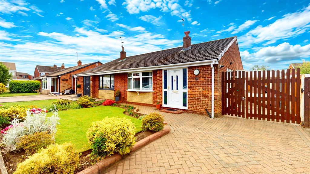 Property photo 1 of 25 Rufford Road For Sale
