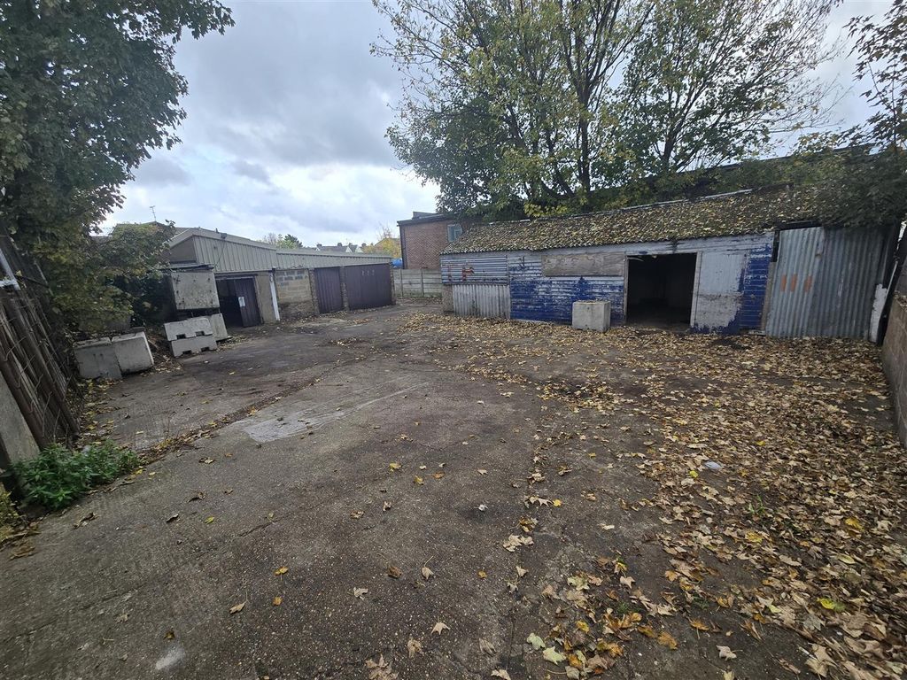 Property photo 3 of 11