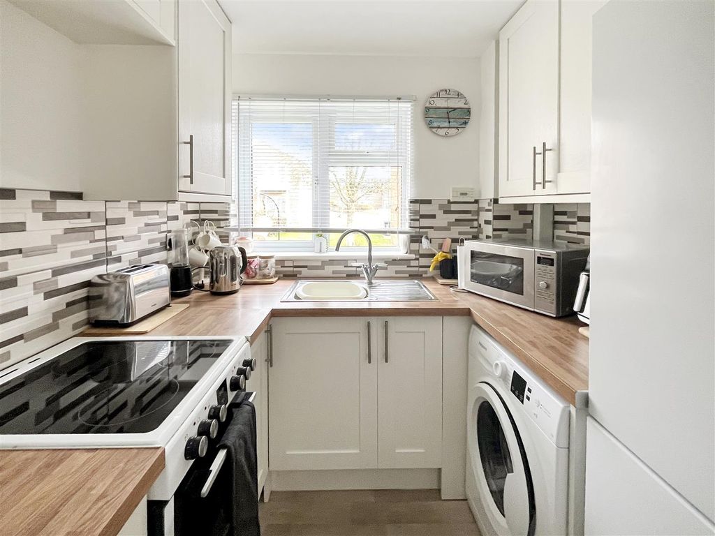 Property photo 2 of 13 Kitchen