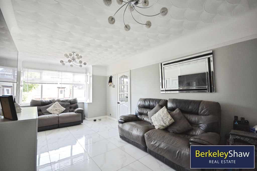 Property photo 3 of 19 Pbox-Img.Jpg
