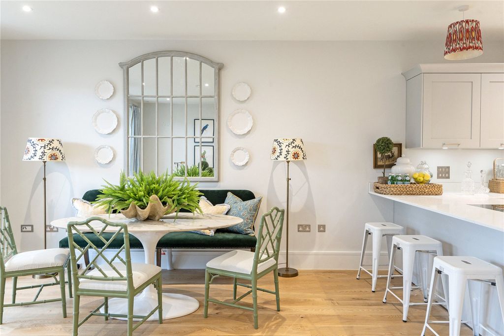 Property photo 3 of 18 182 Show Home