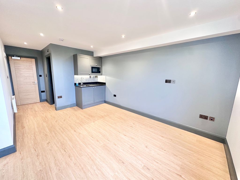 Property photo 2 of 7 Room 4