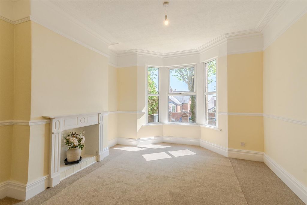 Property photo 2 of 30 Living Room