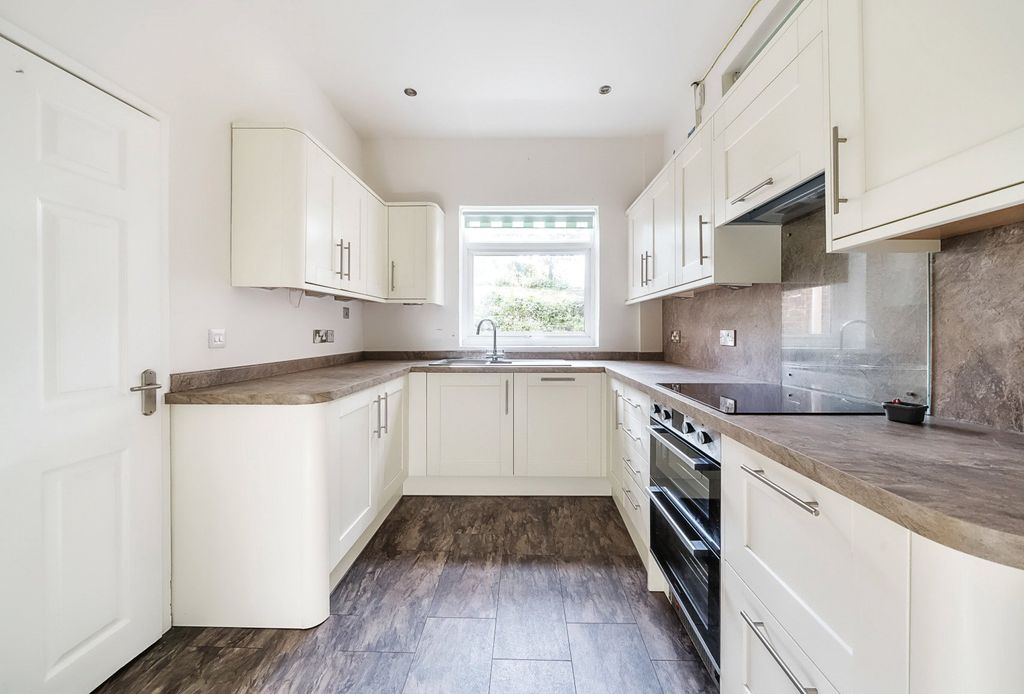 Property photo 1 of 15 Kitchen