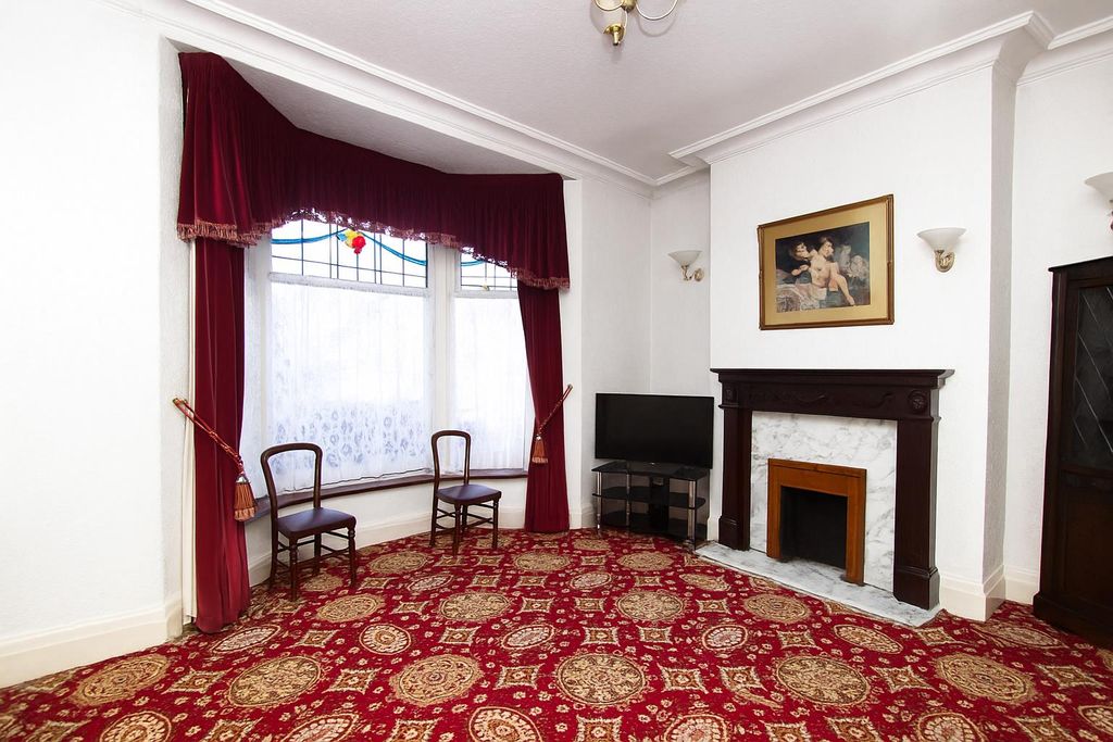 Property photo 2 of 8