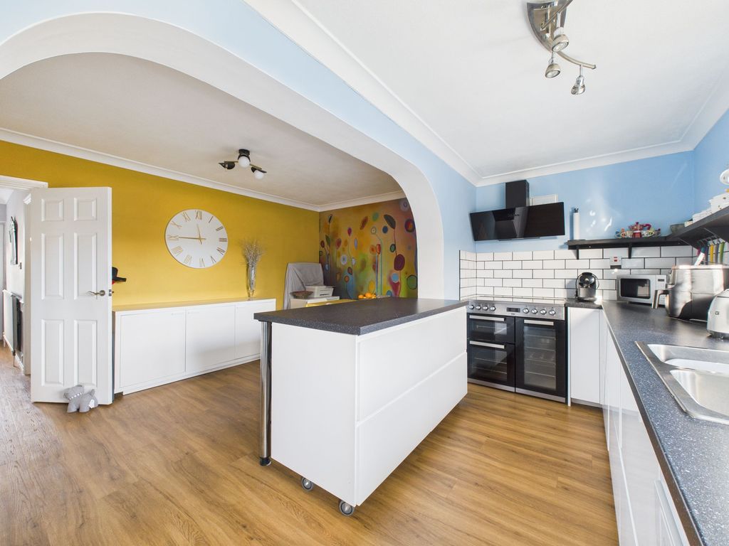 Property photo 3 of 18 Dining Kitchen