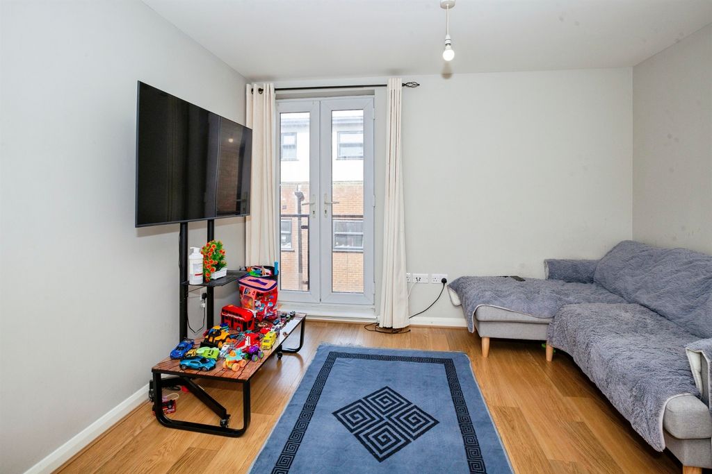 Property photo 3 of 11