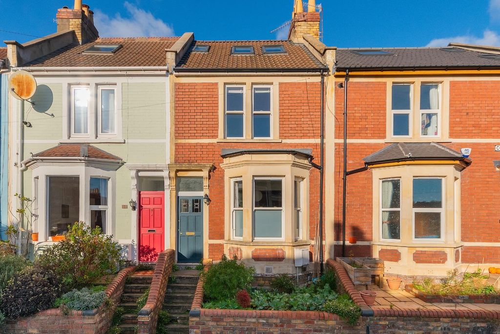 Property photo 2 of 41 1C6R1Wh - External C.Jpg