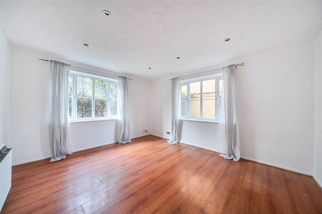 Property photo 2 of 18 Picture No. 12