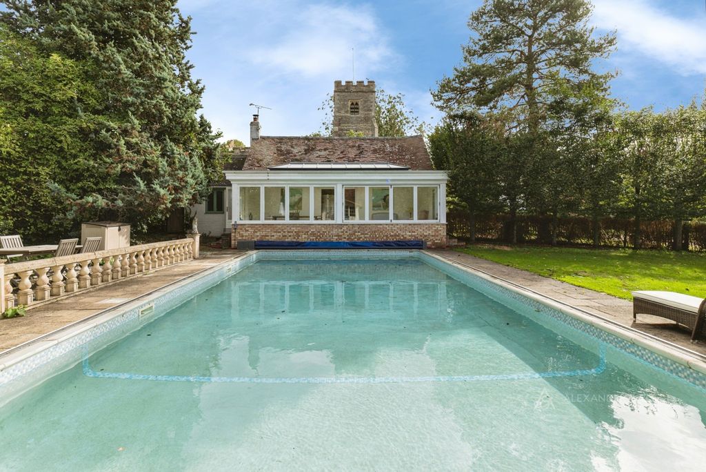 Property photo 1 of 16 Garden/Pool