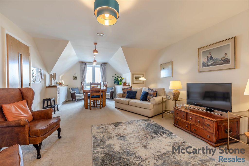 Property photo 2 of 28 8667988-Interior19.Jpg