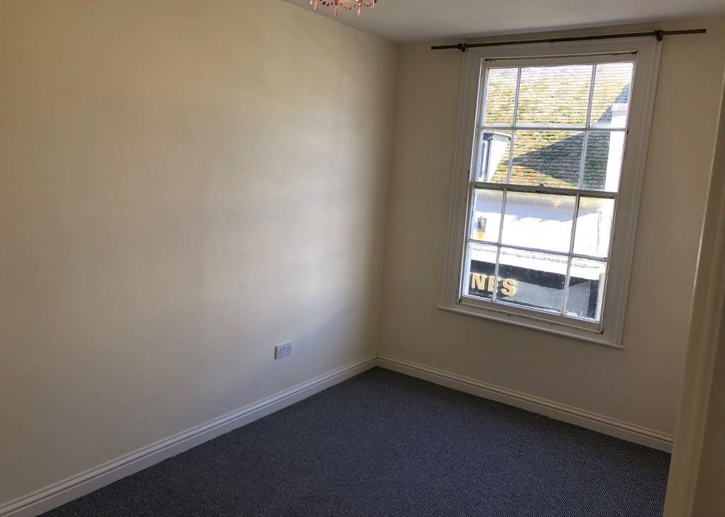 Property photo 3 of 6 Picture No. 18