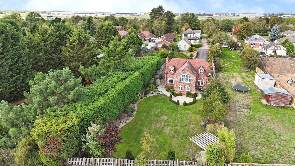 Property photo 2 of 20