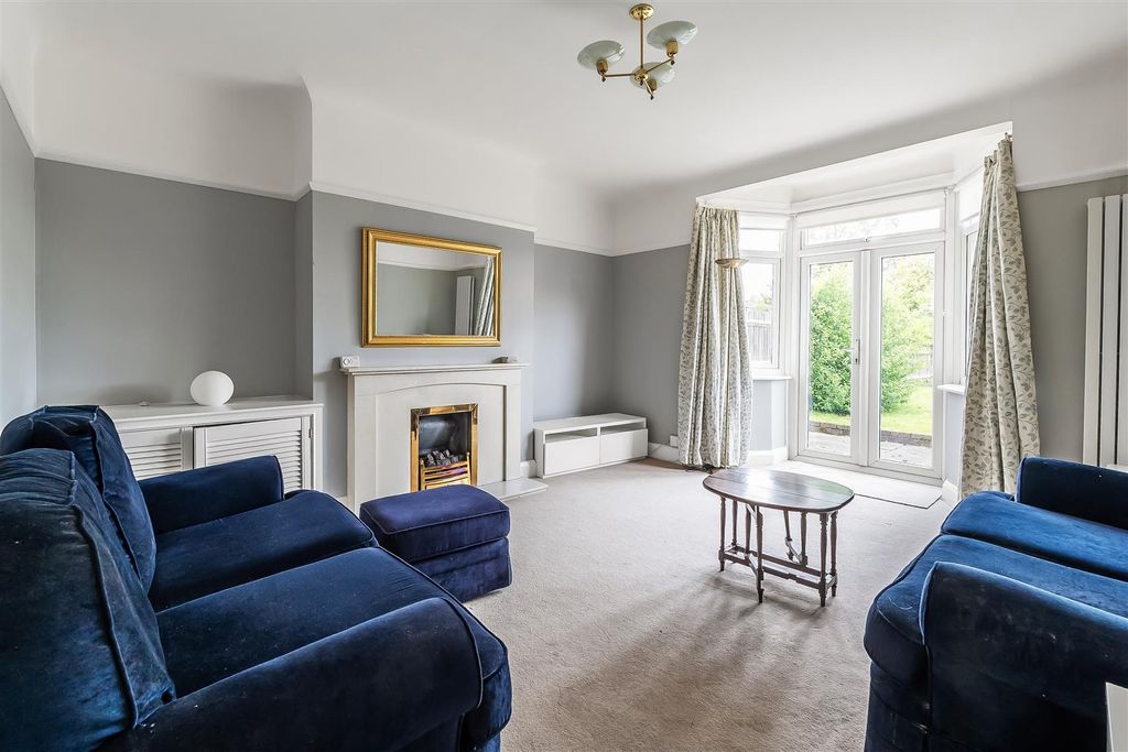 Property photo 3 of 21 7-Chaffers-Mead-20.Jpg