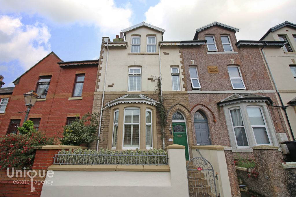 Property photo 2 of 37