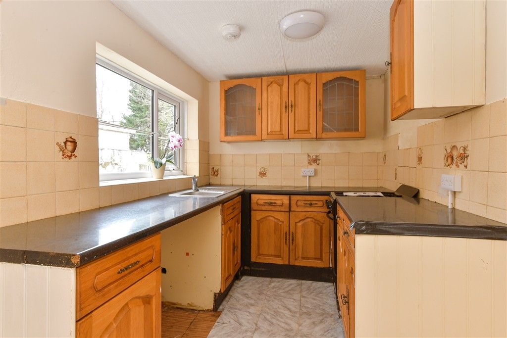 Property photo 3 of 12 Kitchen