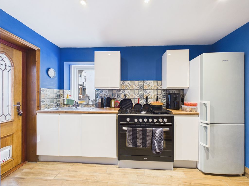 Property photo 3 of 20 Kitchen