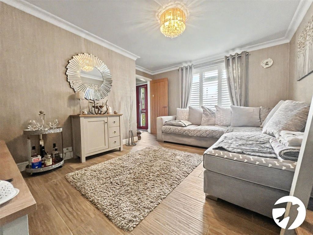 Property photo 3 of 16 Lounge