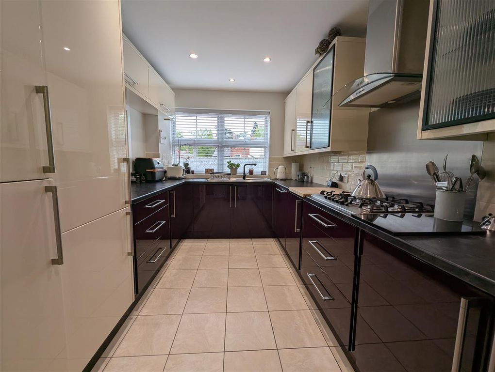 Property photo 3 of 15 Kitchen