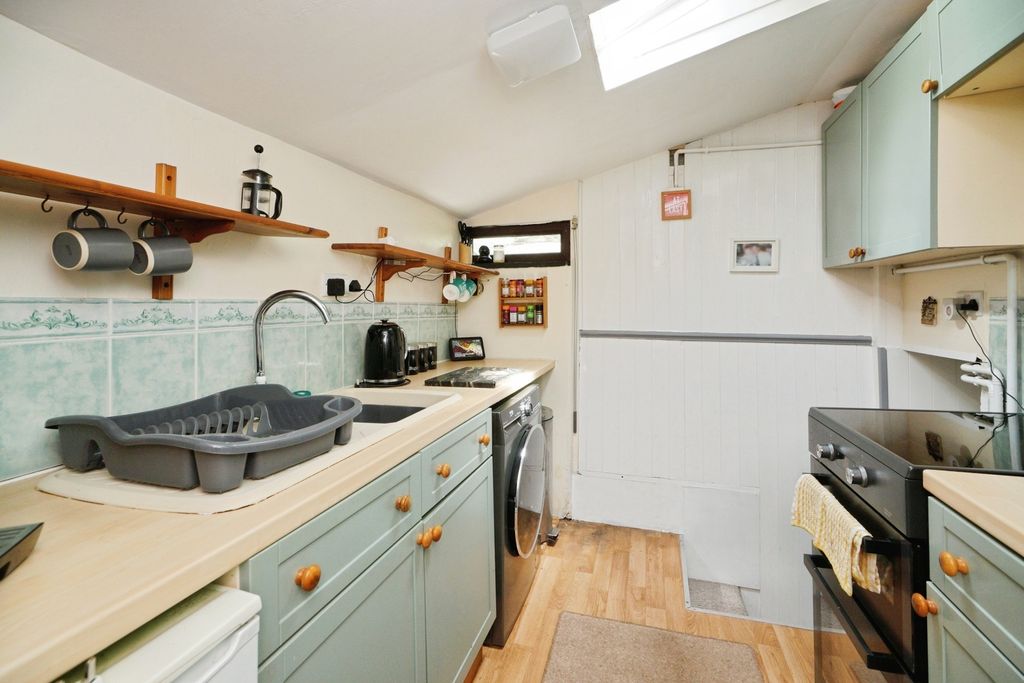 Property photo 3 of 16 Pbox-Img.Jpg