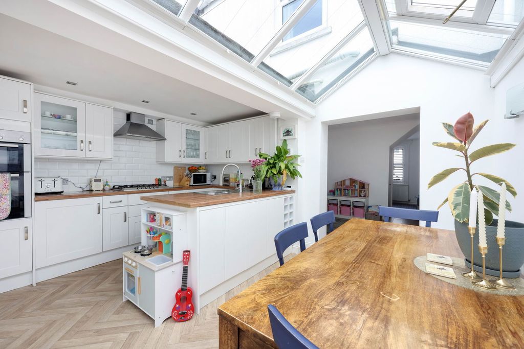 Property photo 3 of 23