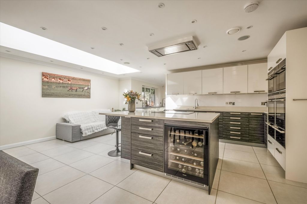 Property photo 3 of 23 Image