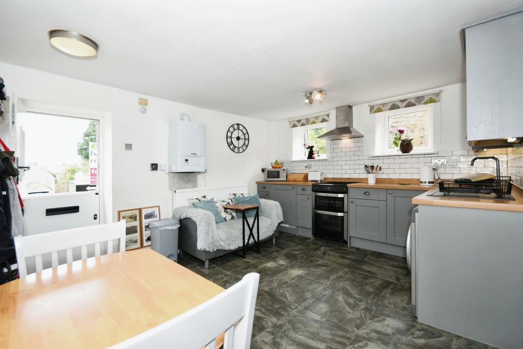 Property photo 3 of 12 Kitchen Dining