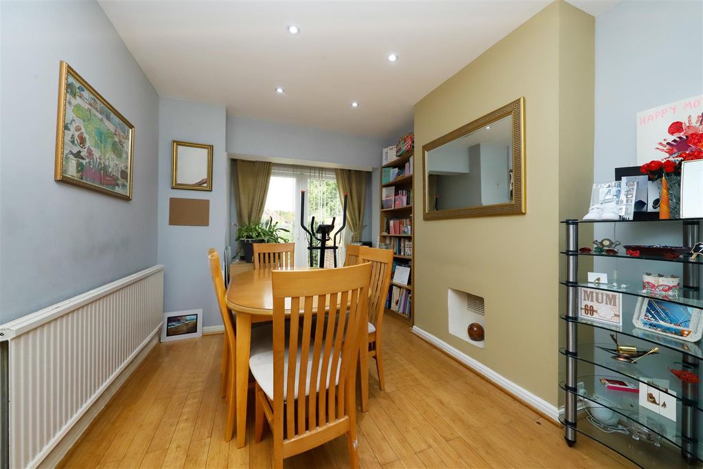 Property photo 3 of 10 Dining Room