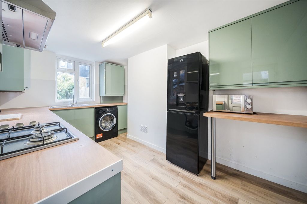 Property photo 3 of 8 Kitchen