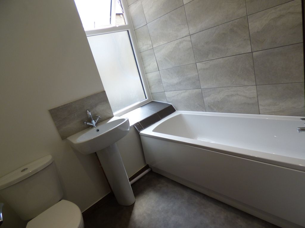 Property photo 2 of 10 Bathroom2