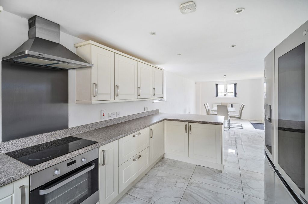 Property photo 2 of 24 106866419
