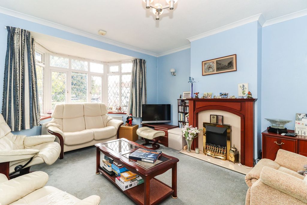 Property photo 2 of 27
