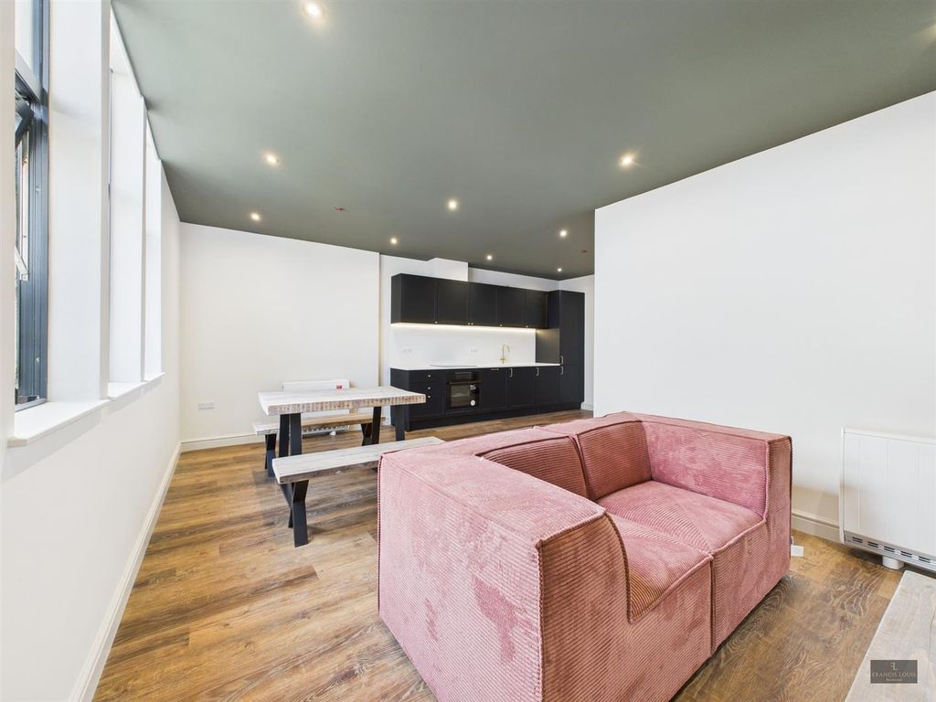 Property photo 1 of 10 Cam02887G0-Pr0409-Still005.Jpg