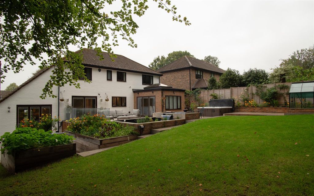 Property photo 1 of 18 Ladyegate Close - Final Images - Ralph James - Ahe