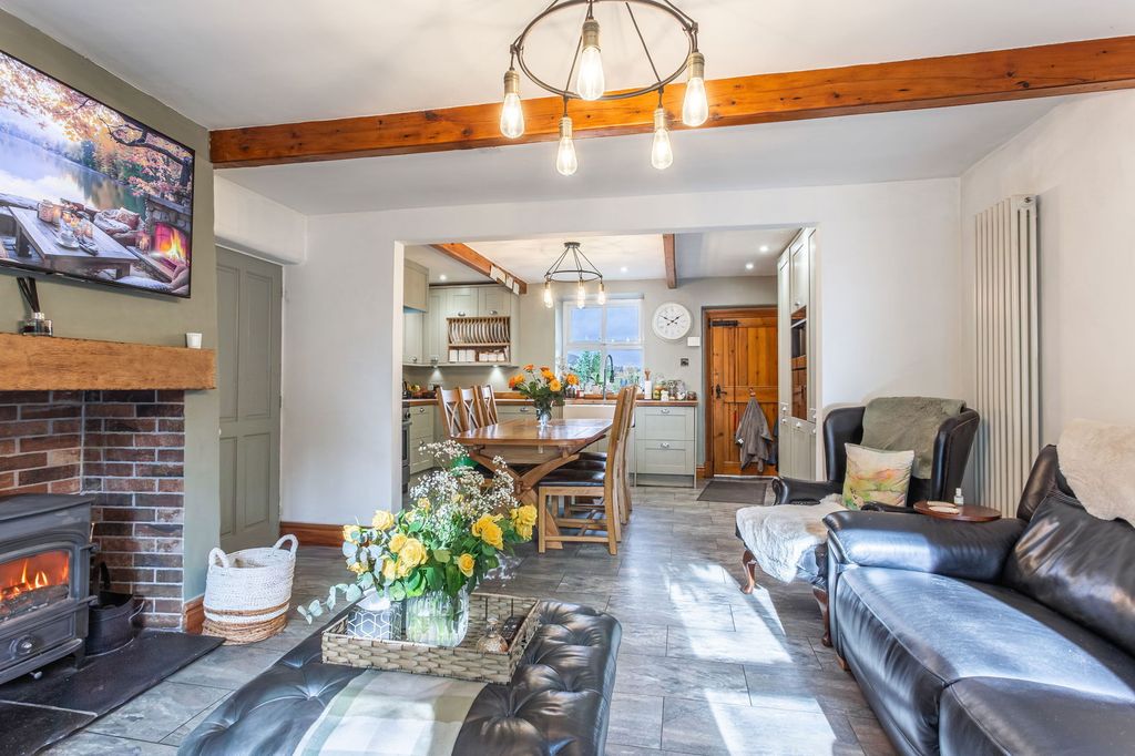 Property photo 1 of 28