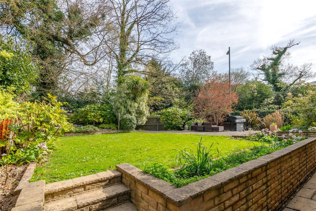 Additional image 18 of 6 bed detached house for saleCrawley Lane, Crawley RH10