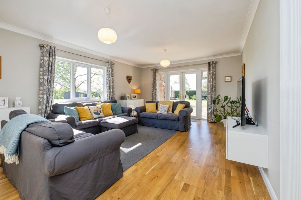 Property photo 2 of 23