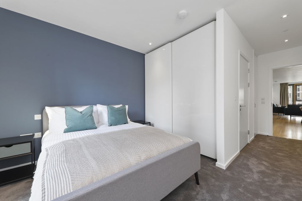 Property photo 2 of 25