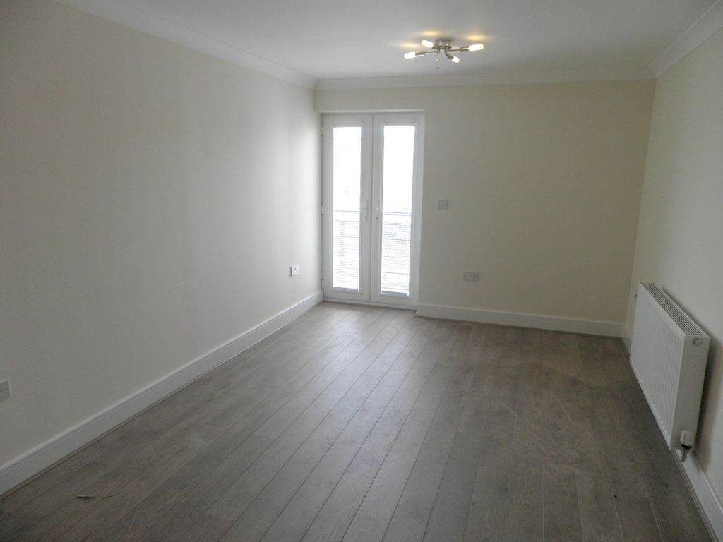 Property photo 3 of 11 Living Room