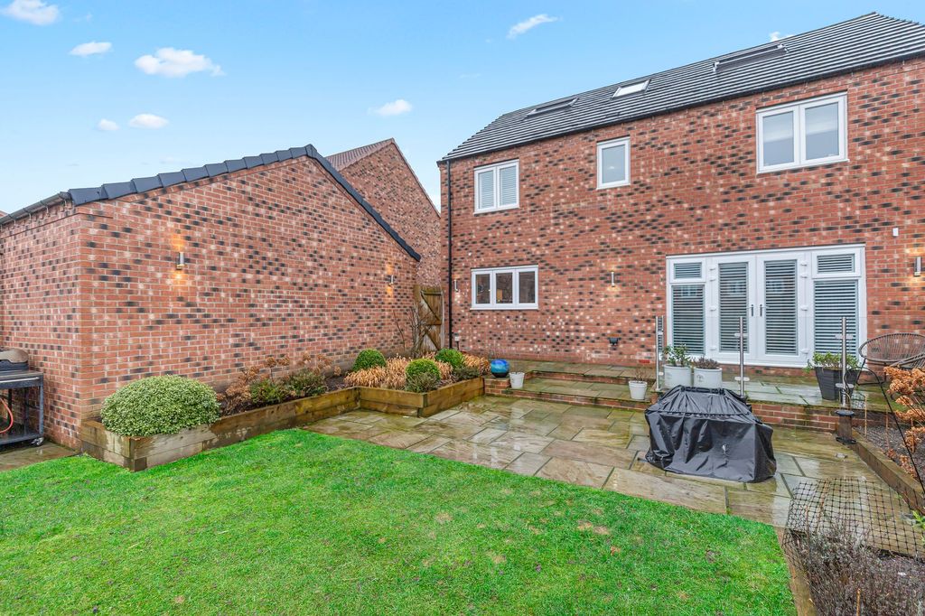 Property photo 2 of 35