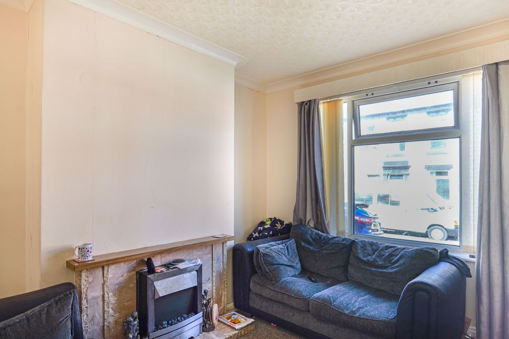 Property photo 2 of 16