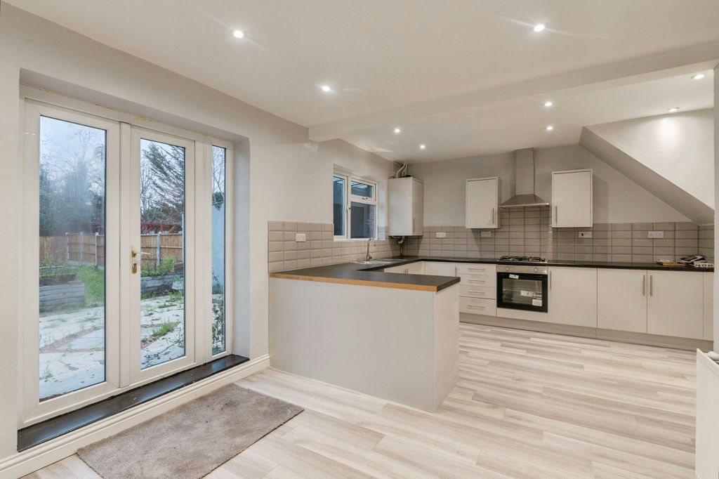 Property photo 3 of 20 Kitchen/Diner