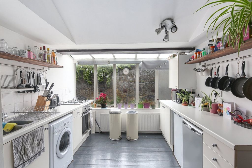 Property photo 2 of 14 Kitchen