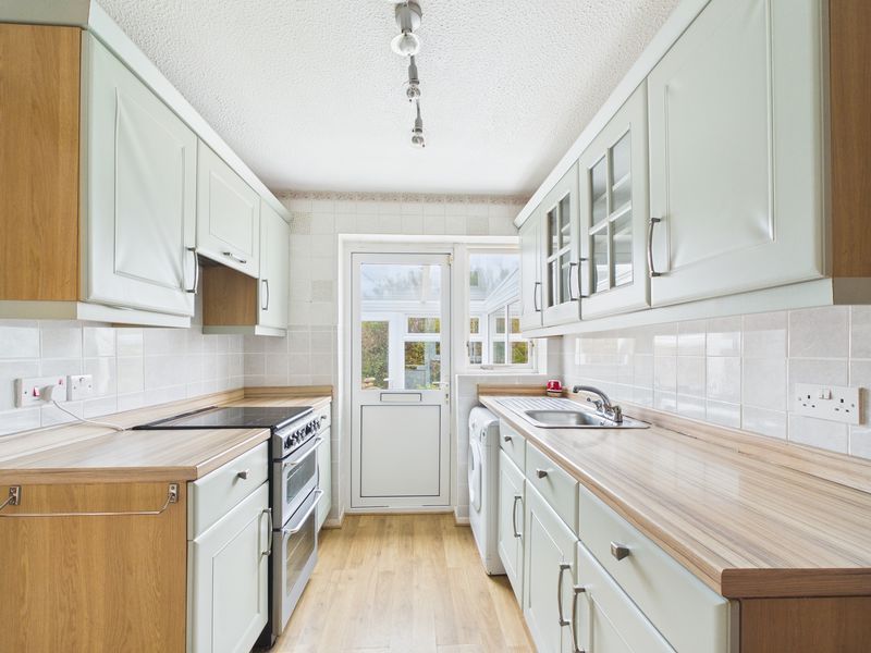 Property photo 2 of 11 Kitchen