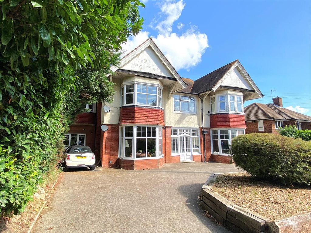 Property photo 1 of 13 Flat 2, 69 De La Warr Rd - Front.Jpg